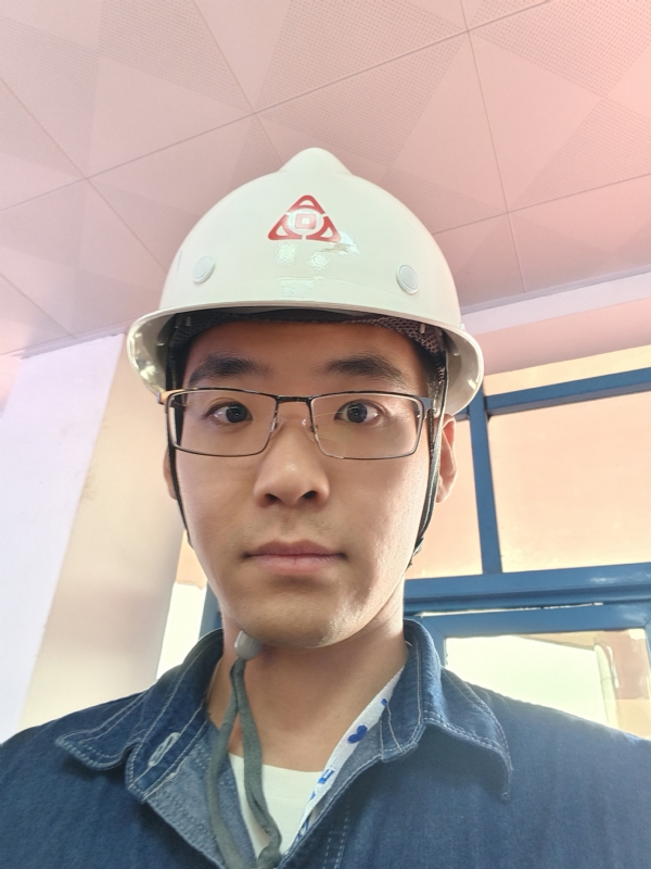 何鹏宇的第二张照片--长泰交友网